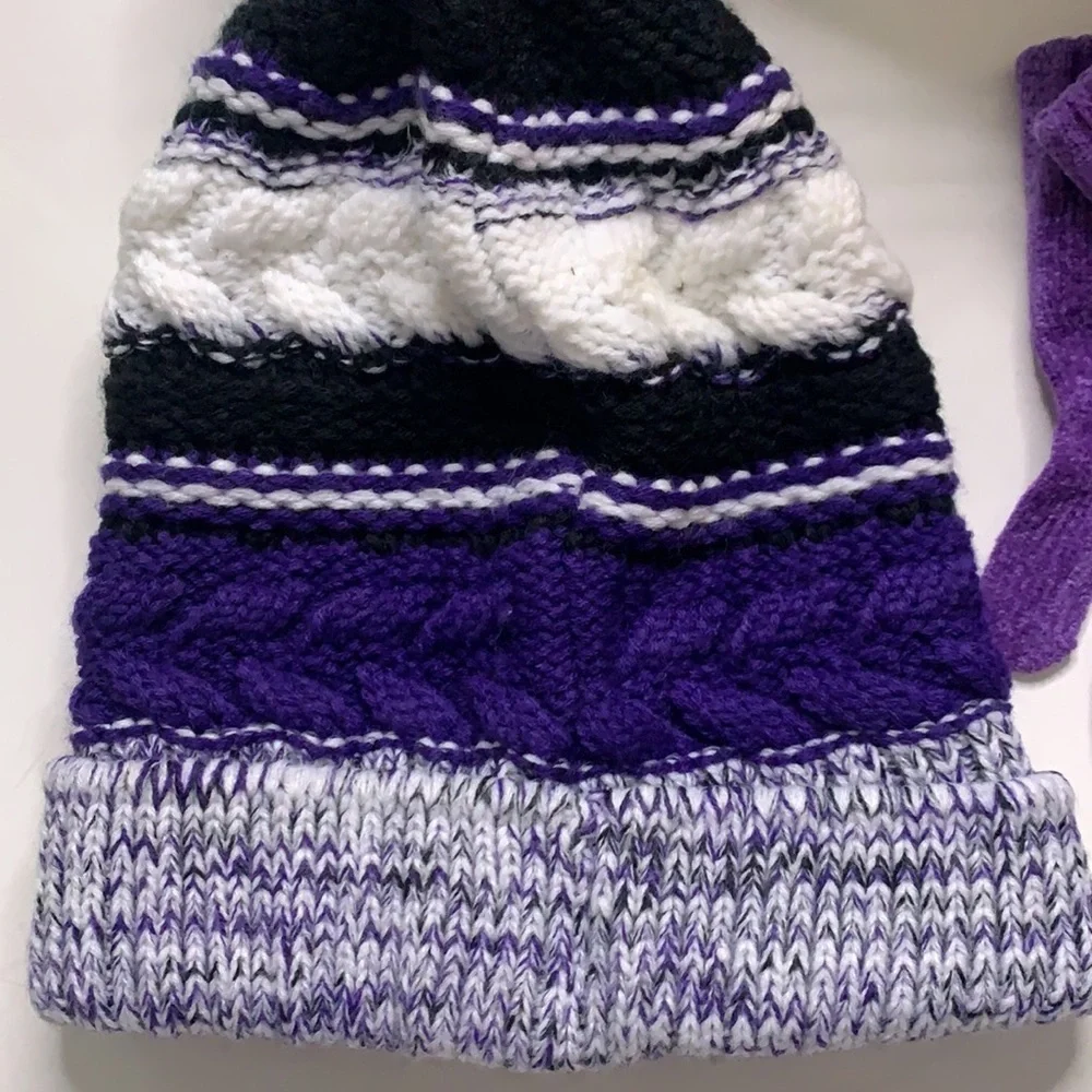 Lacrosse purple & black pom-pom acrylic knit hat and Gloves set winter